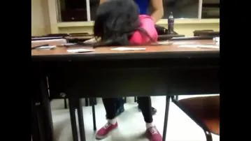 Vídeo pornô de follada anal na escola