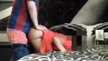 Vestido curto e esperma vídeo pornô