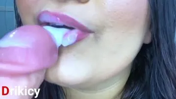 Safa deliciosa gozando na boquinha vídeo pornô