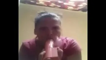 Visão geral do dildo gagging vídeo pornô